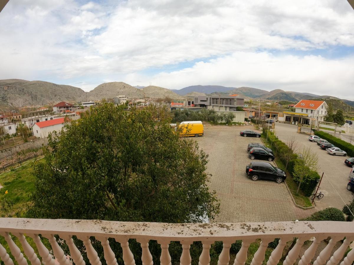 Hotel Hasmegaj Mahall' e Kryethuit Экстерьер фото