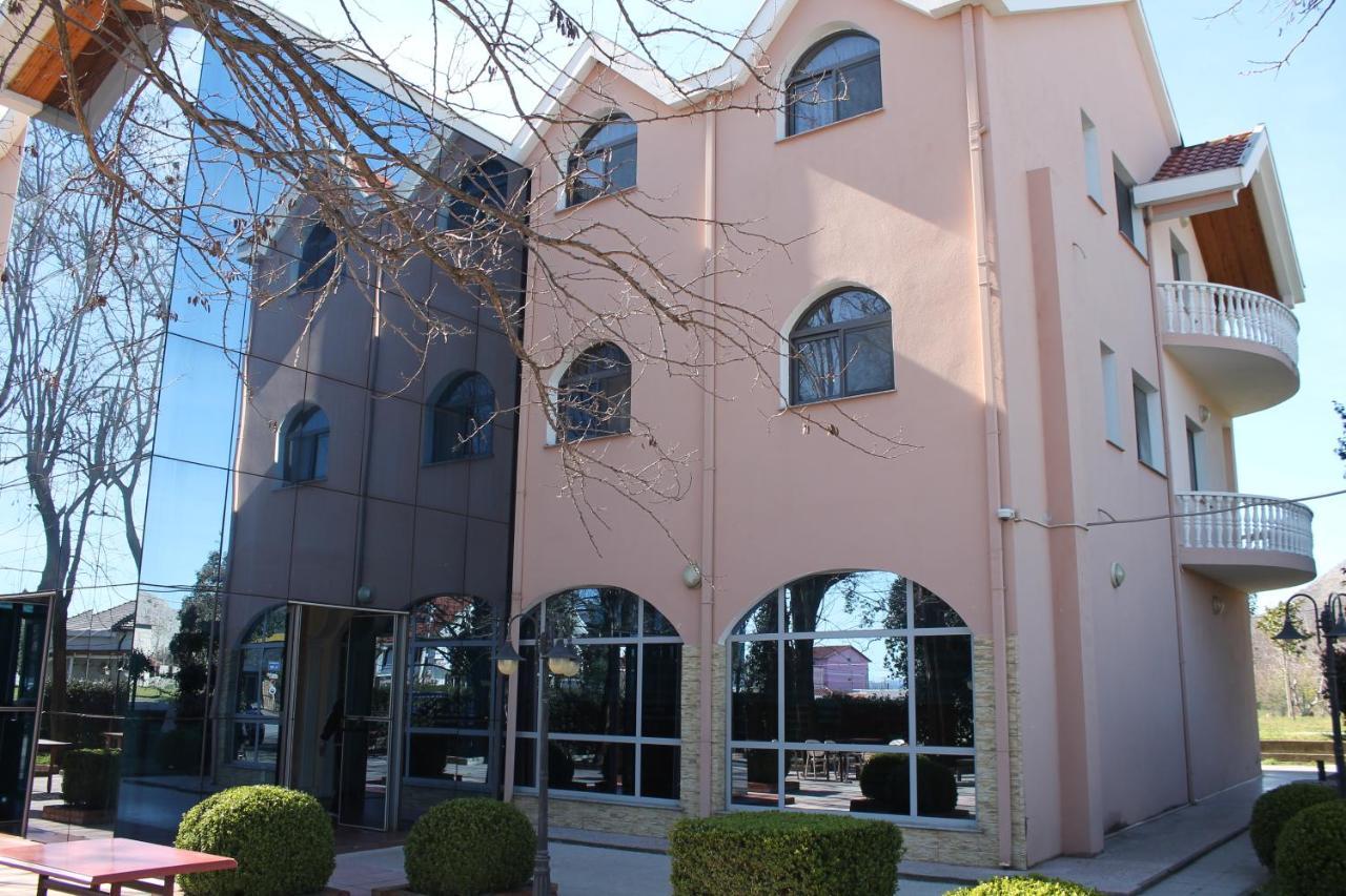 Hotel Hasmegaj Mahall' e Kryethuit Экстерьер фото